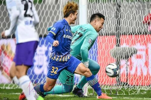 足协杯半决赛第一回合 苏宁1-1泰达 卓尔0-5鲁能